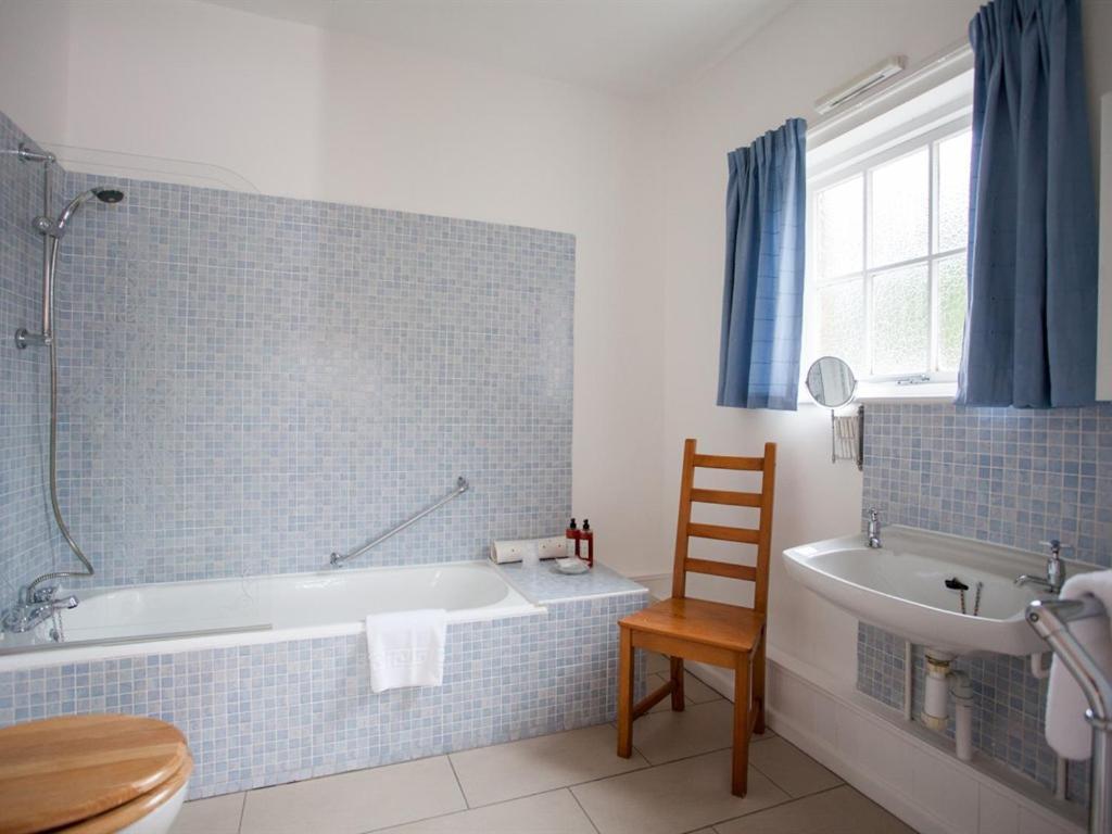 The Coach House Crookham Hotell Crookham  Exteriör bild
