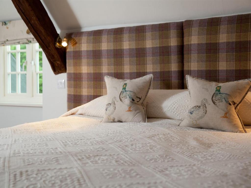 The Coach House Crookham Hotell Crookham  Exteriör bild